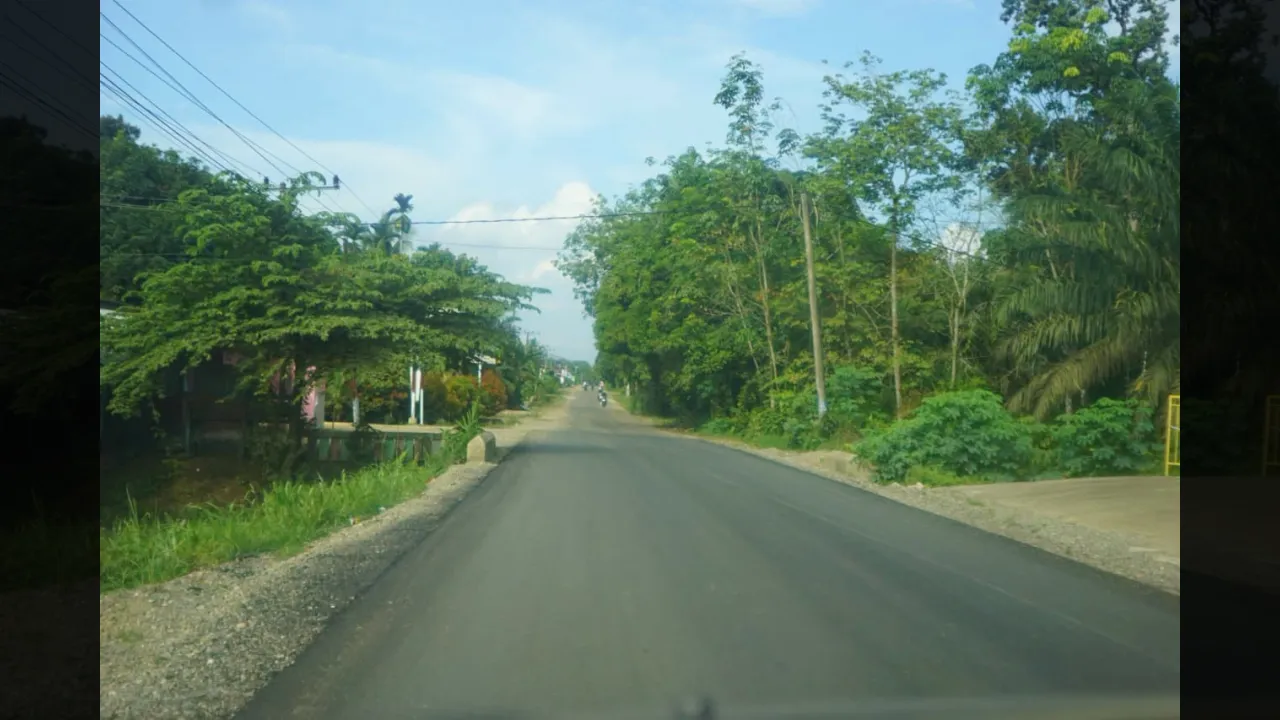Kondisi ruas jalan mulus setelah pengaspalan